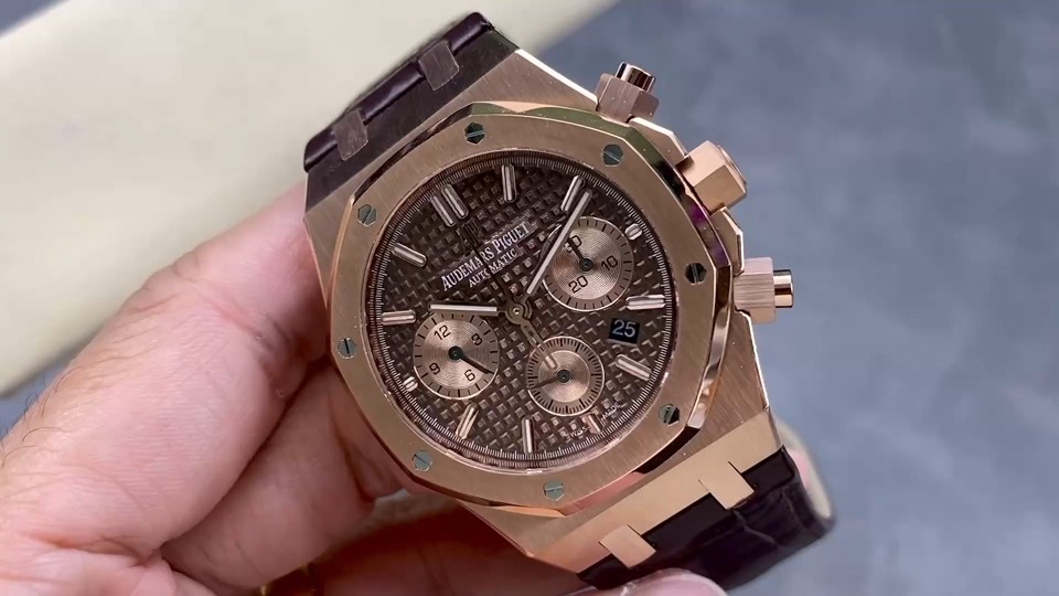 Quality-check video thumbnail of Audemars Piguet Royal Oak Series 26331OR.OO.D821CR 1 Replica