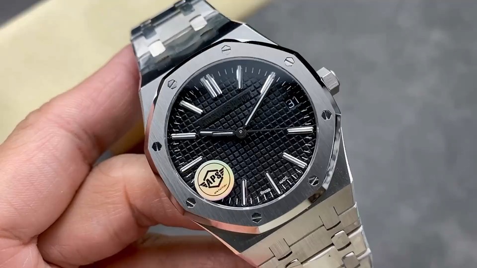 Quality-check video thumbnail of Replica Audemars Piguet Royal Oak Black Dial 15510ST.OO.1320ST.07 41mm