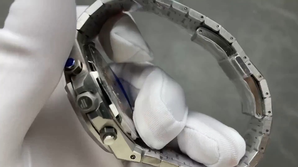 Quality-check video thumbnail of Replica AP Royal Oak 26240ST Green Dial Chronograph